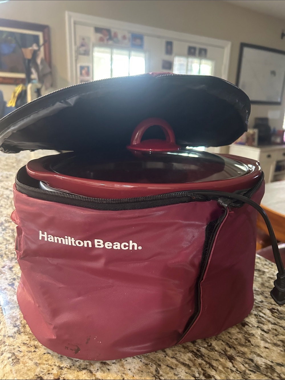 Hamilton Beach 4 Quart Crockpot with Maroon Soft Insulated Cookware Carrier